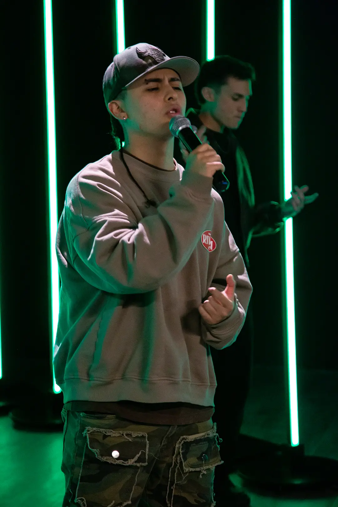 Tiago Salvatore soñó con ser futbolista profesional, pero tomó otro rumbo tras la pandemia y encontró en el rap y en la música popular su camino. Foto: Canal Mi Gente