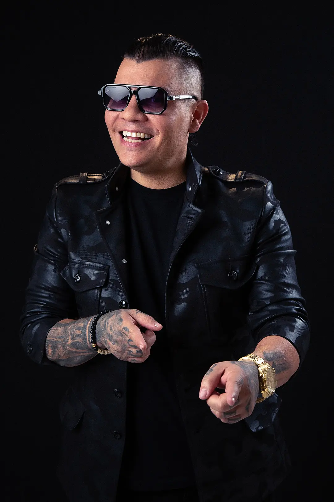 quien es álzate el cantante que la rompe en el popular con canciones de dario gomez y cherrito negro. foto: mi gente 3.0