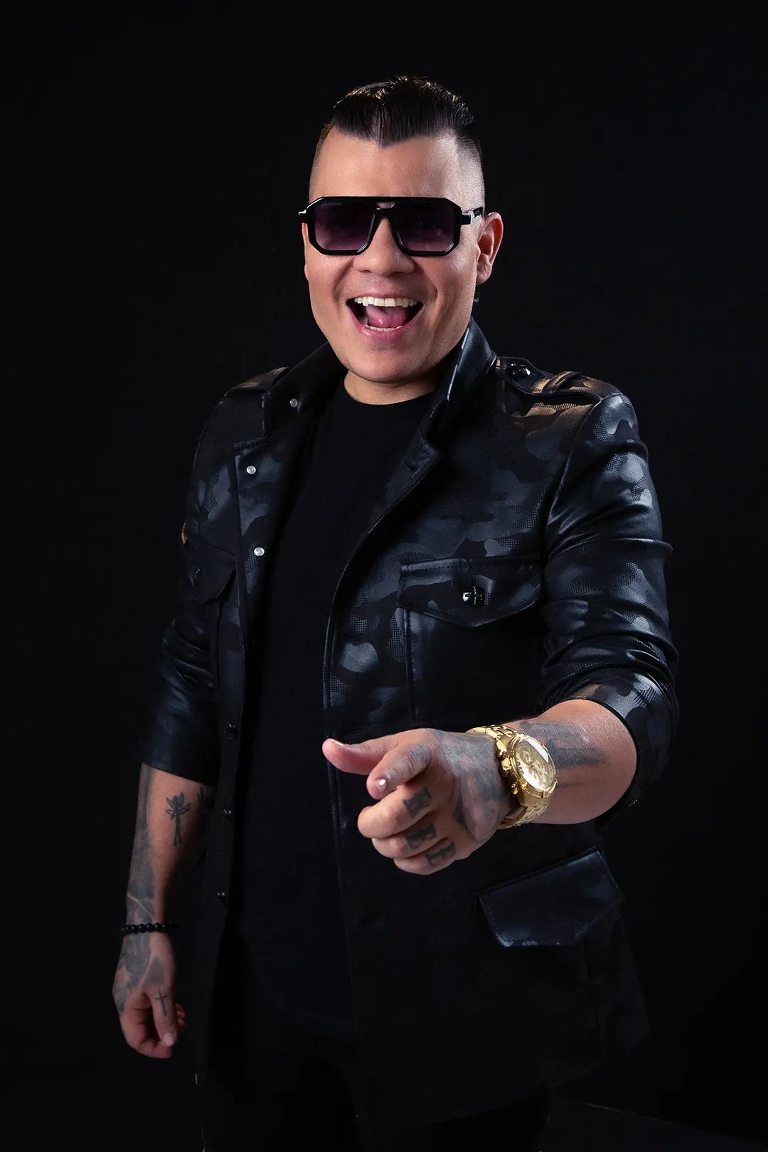 quien es álzate el cantante que la rompe en el popular con canciones de dario gomez y cherrito negro. foto: mi gente 3.0