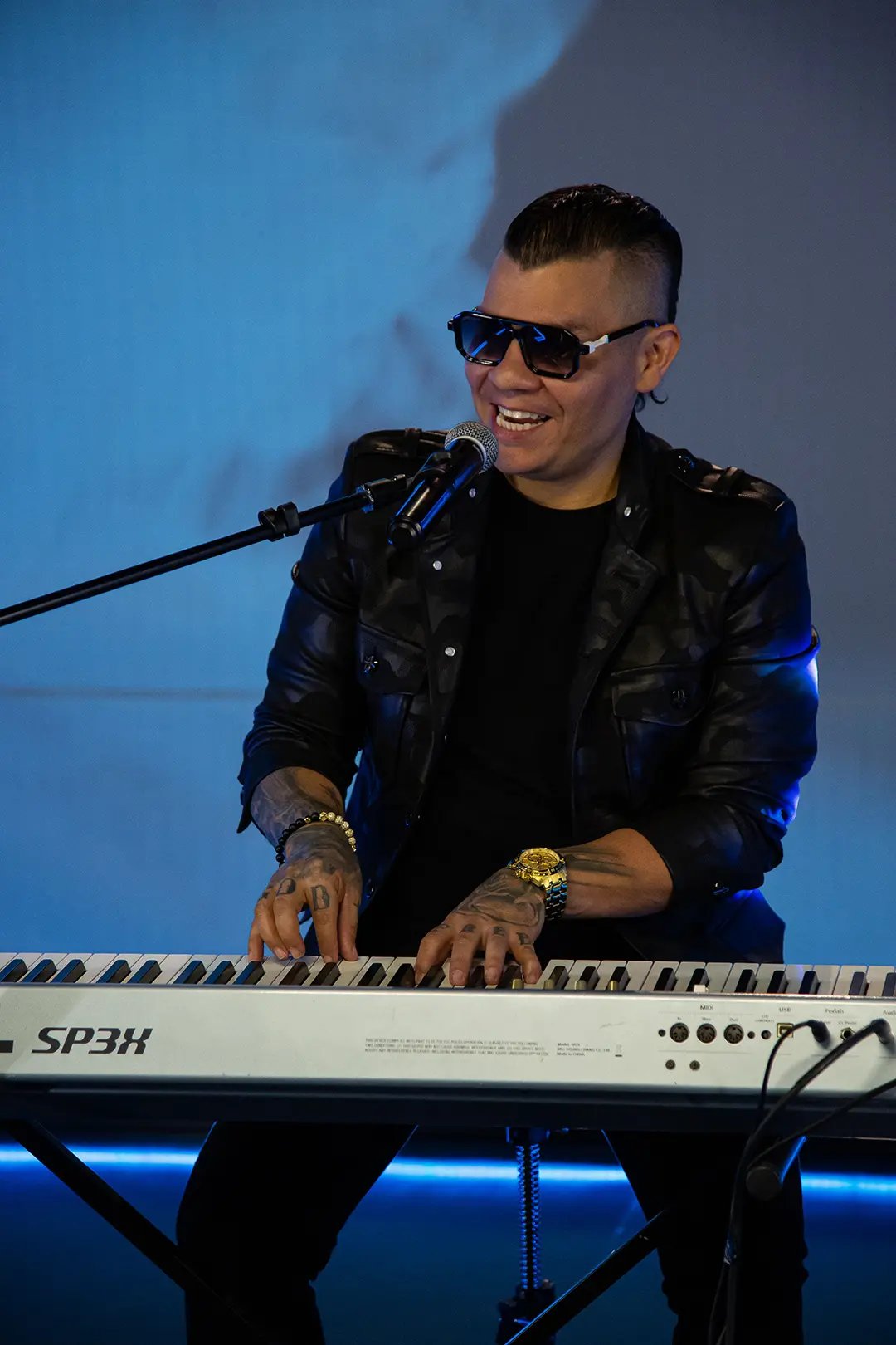 quien es álzate el cantante que la rompe en el popular con canciones de dario gomez y cherrito negro. foto: mi gente 3.0
