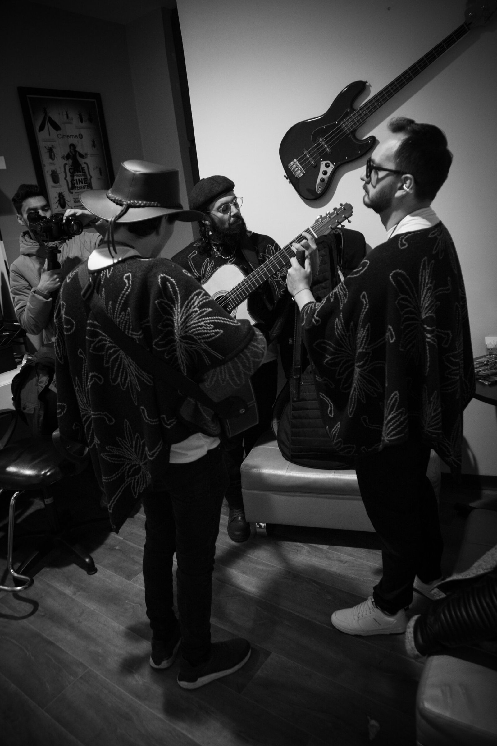 Los Rolling Ruanas: Los rebeldes de la carranga