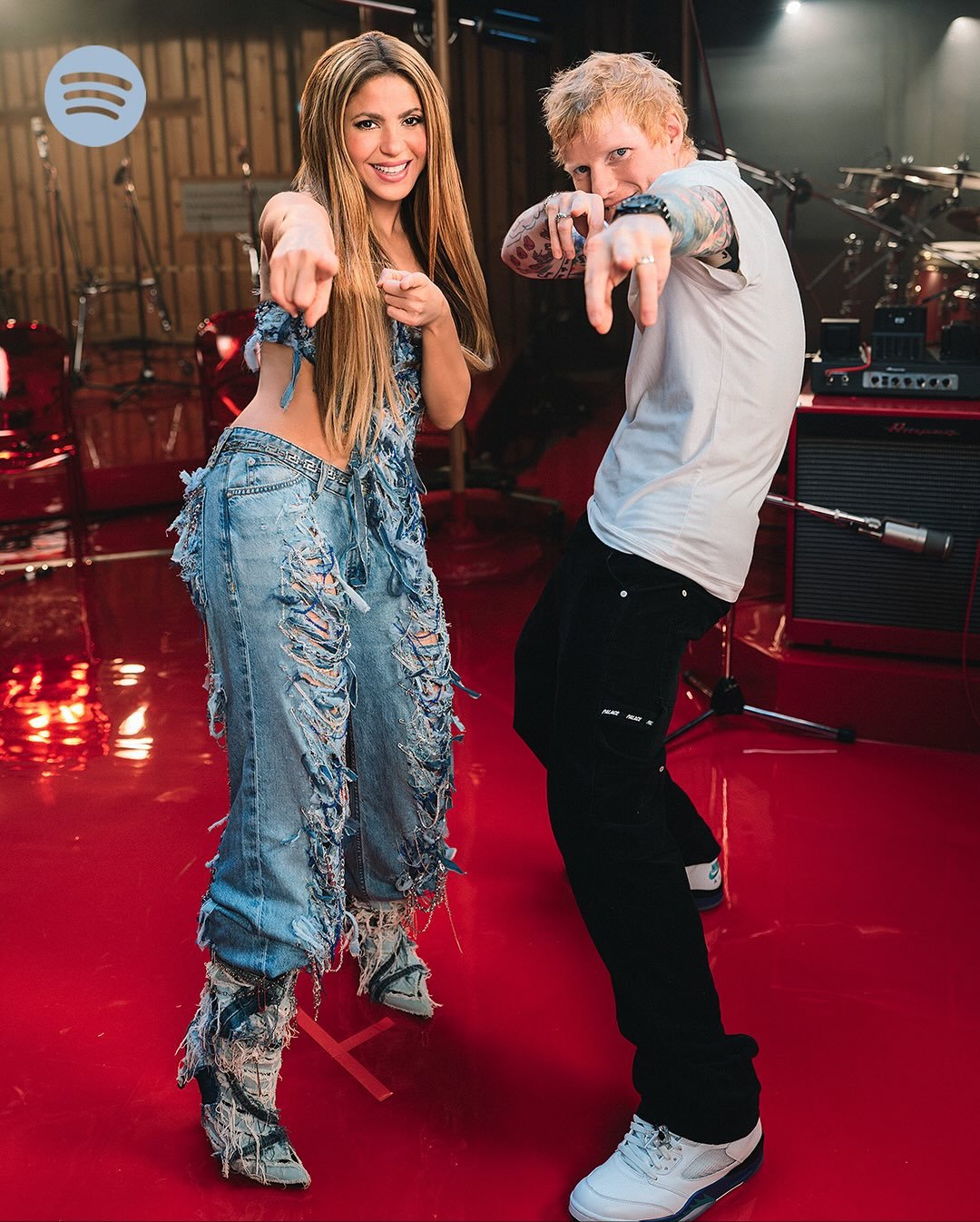 Shakira reinterpreta su clásico 'Hips Don’t Lie' junto a Ed Sheeran y Beéle