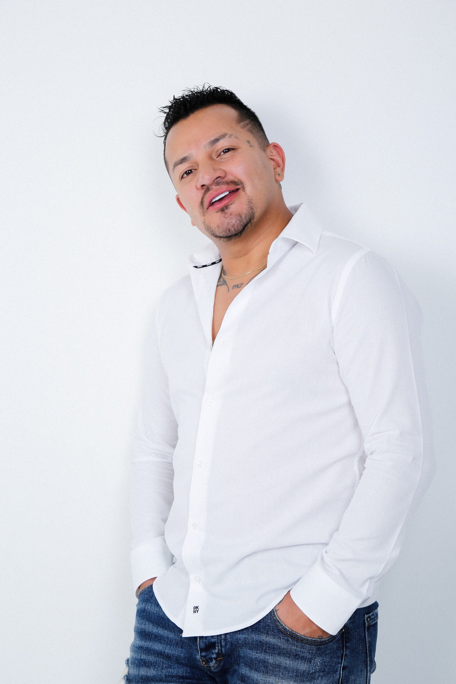 Breiner Gaster: Entre la voz de “El Tenor” la realidad de la calle y el sueño de la fe