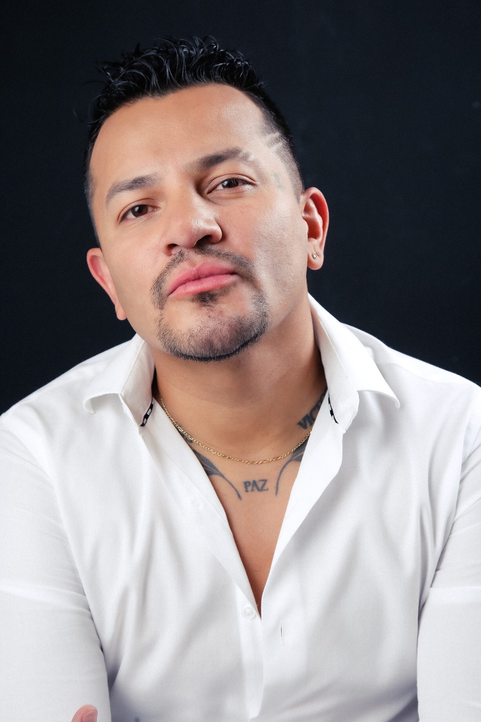 Breiner Gaster: Entre la voz de “El Tenor” la realidad de la calle y el sueño de la fe