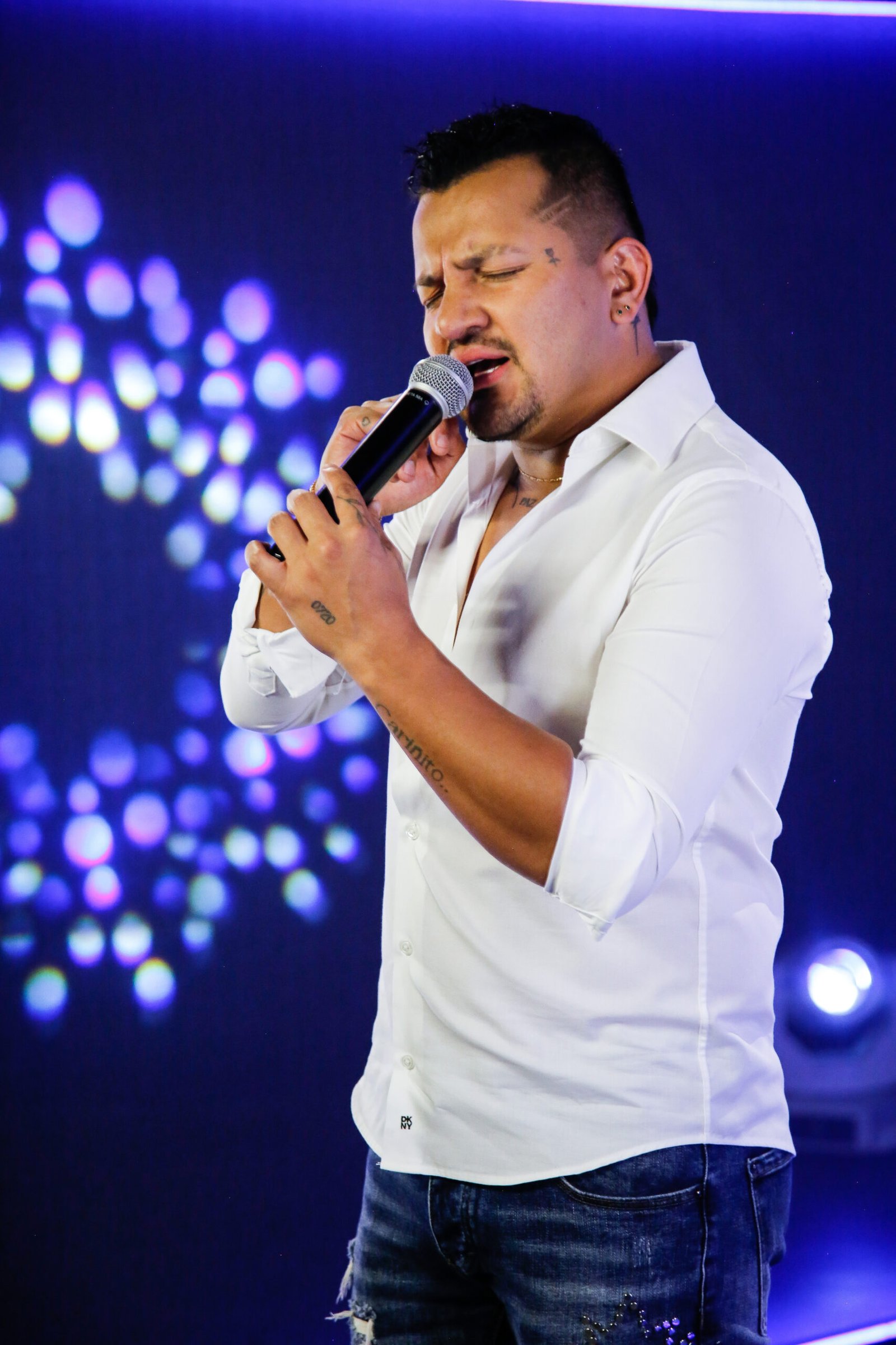 Breiner Gaster: Entre la voz de “El Tenor” la realidad de la calle y el sueño de la fe