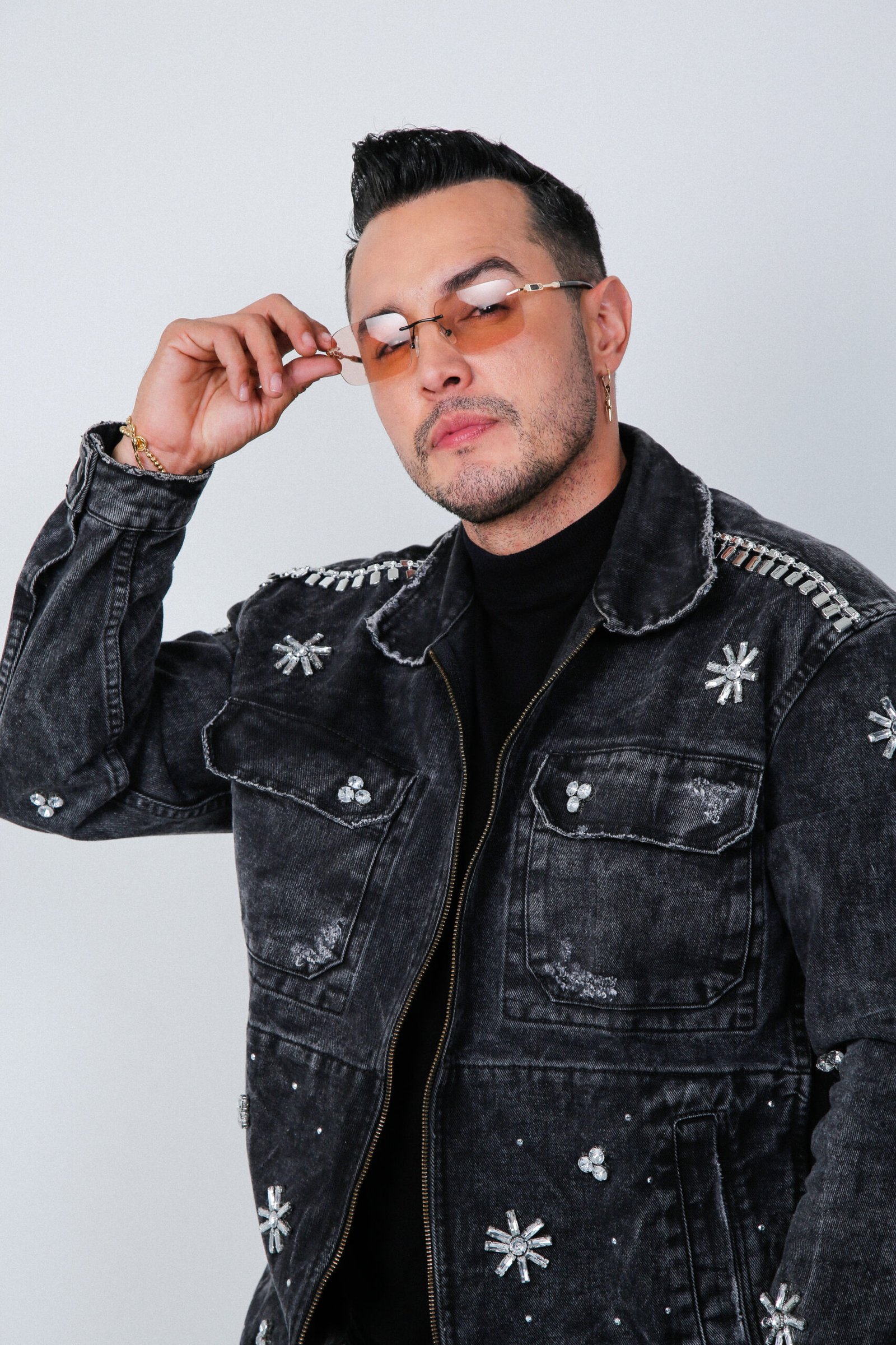 Alexis Escobar: 20 años de historia, el pavo de la gratitud y el milagro de “La Santa y la Diabla”