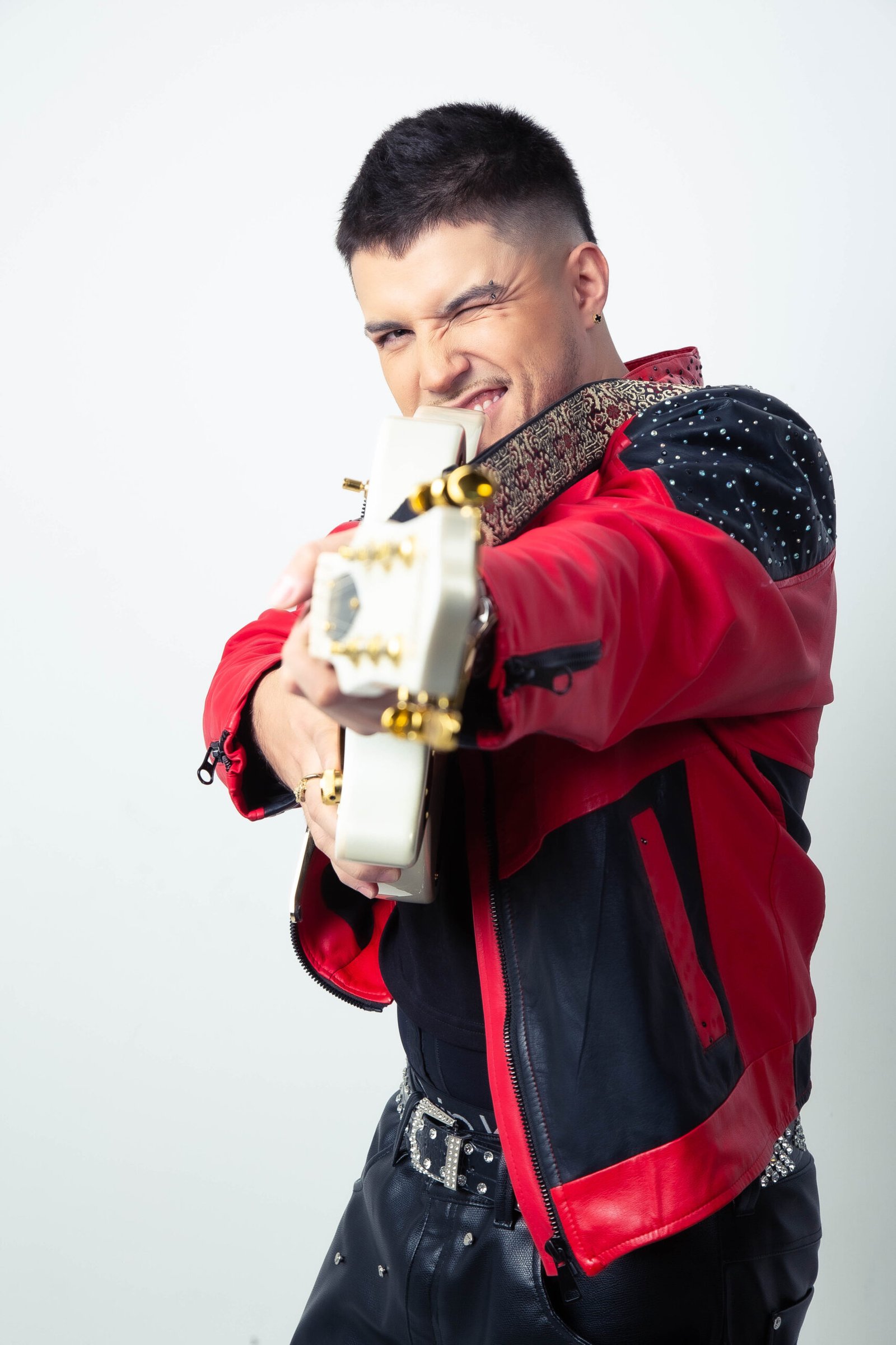 Dennis Fernando: El renacer de un “Rockstar” que aprendió a escuchar su propia voz tras la tragedia