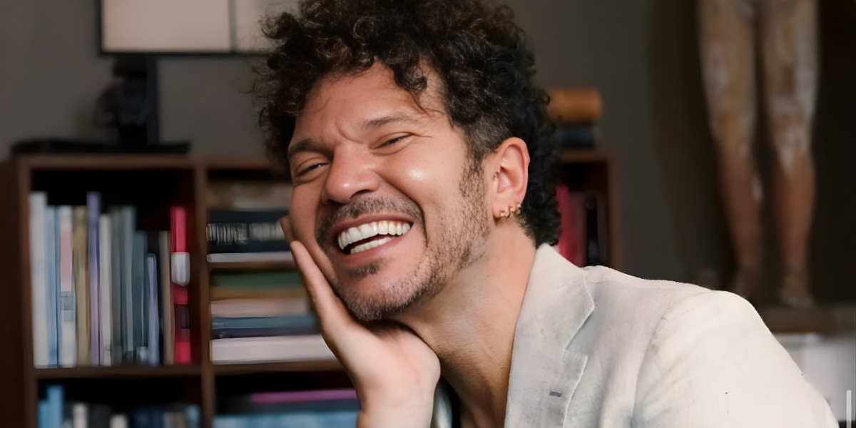 Andrés Cabas: Ritmos latinos y sanación colectiva frente a la saturación informativa