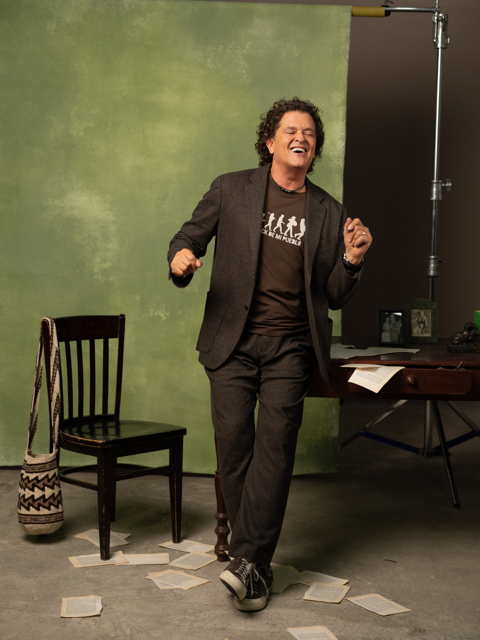 Carlos Vives presenta “El último disco” una colección definitiva que regresa a sus r