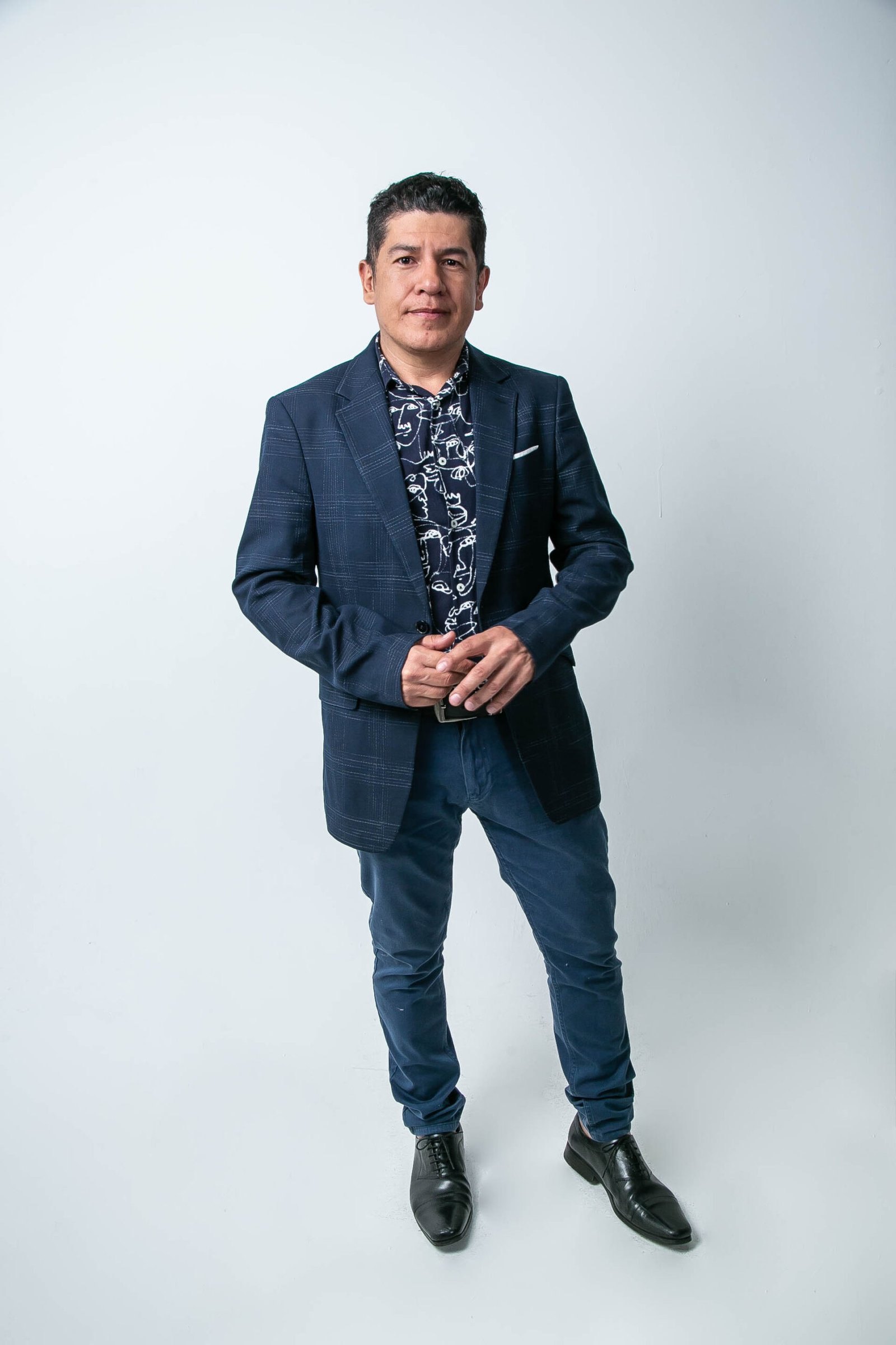 Robinson Silva y la inmortalidad del Bolero: El renacer del artista que conquistó al mundo con el sentimiento de Julio Jaramillo Robinson Silva y la inmortalidad del Bolero: El renacer del artista que conquistó al mundo con el sentimiento de Julio Jaramillo