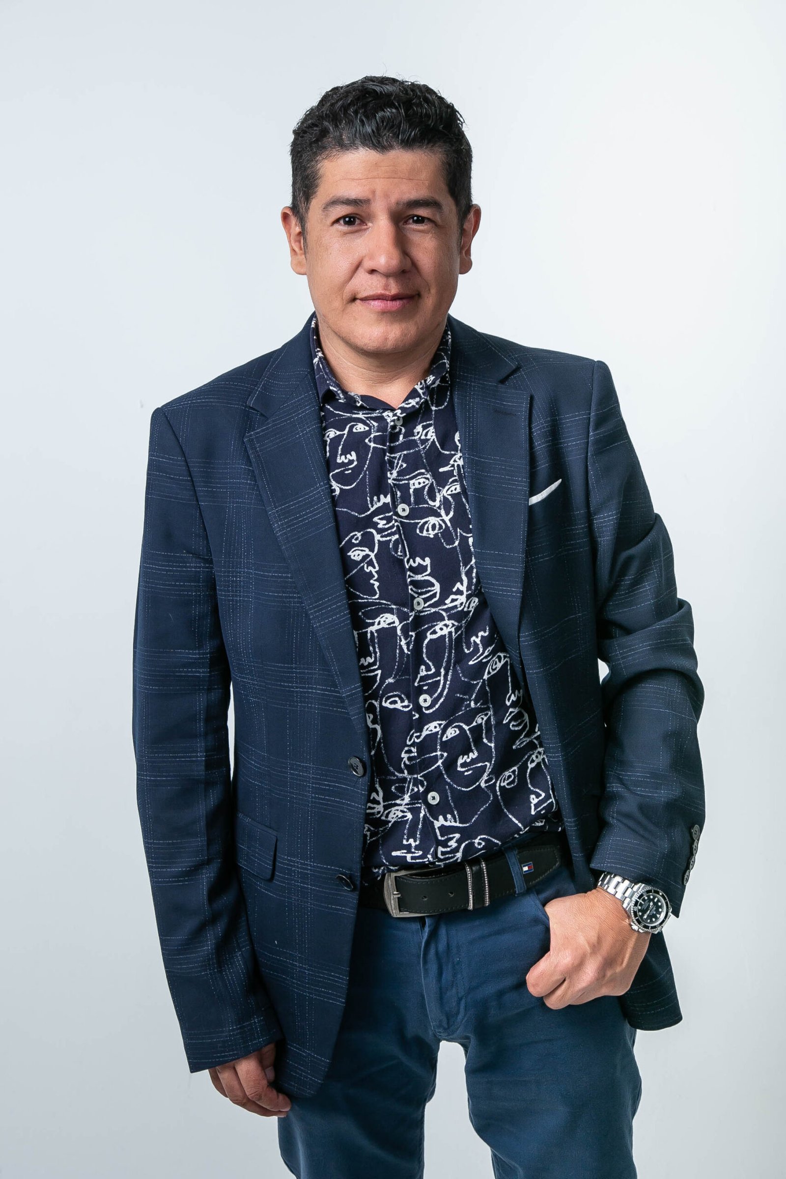 Robinson Silva y la inmortalidad del Bolero: El renacer del artista que conquistó al mundo con el sentimiento de Julio Jaramillo Robinson Silva y la inmortalidad del Bolero: El renacer del artista que conquistó al mundo con el sentimiento de Julio Jaramillo